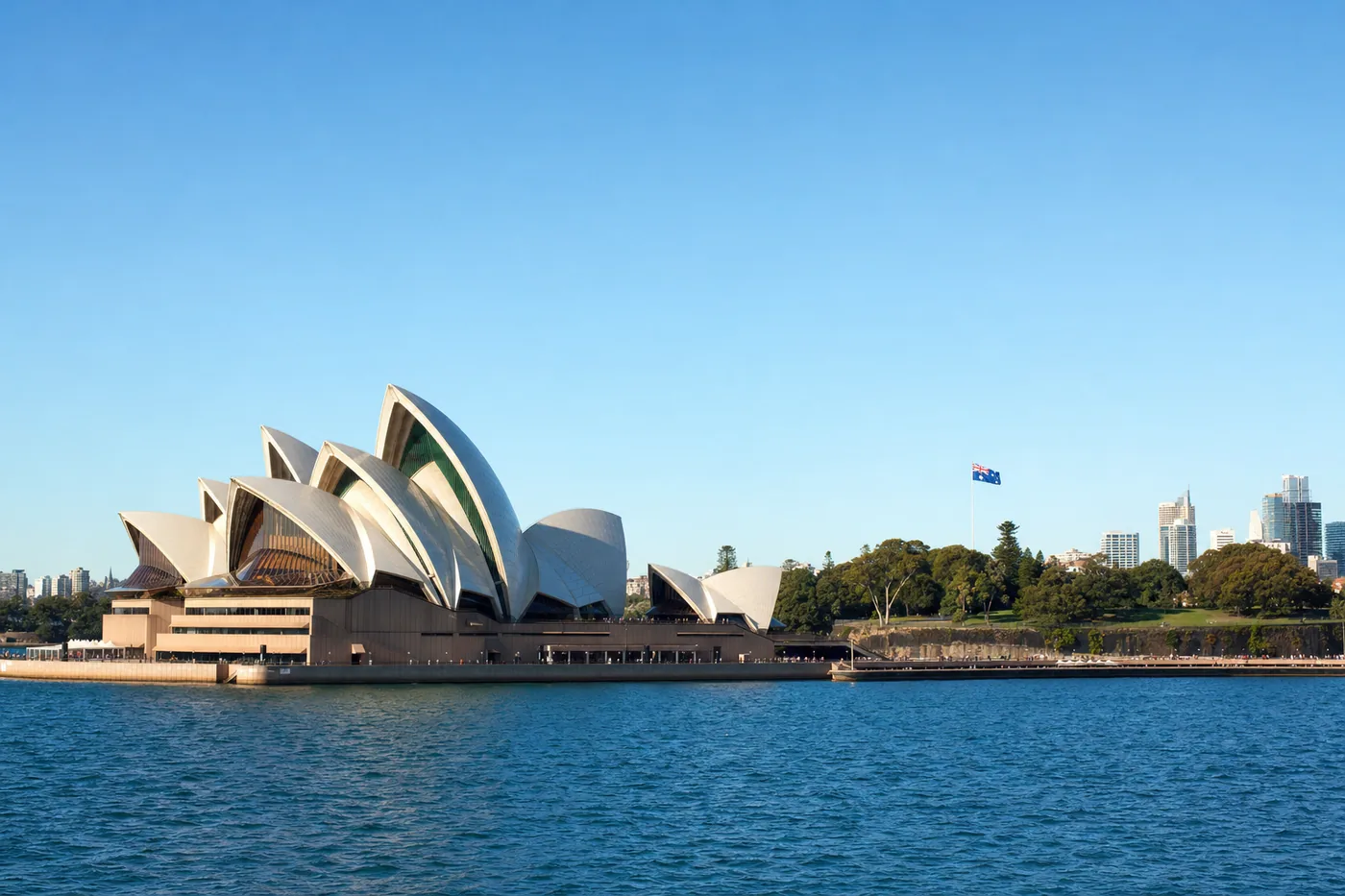 Australia – tunnettu maamerkki ja maan lippu
