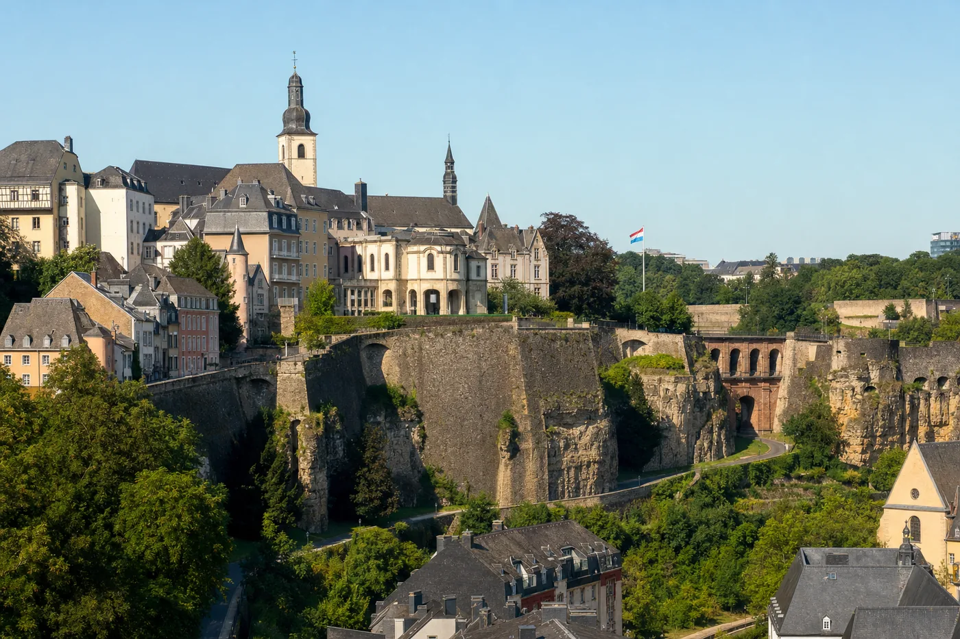 Luxemburg – tunnettu maamerkki ja maan lippu