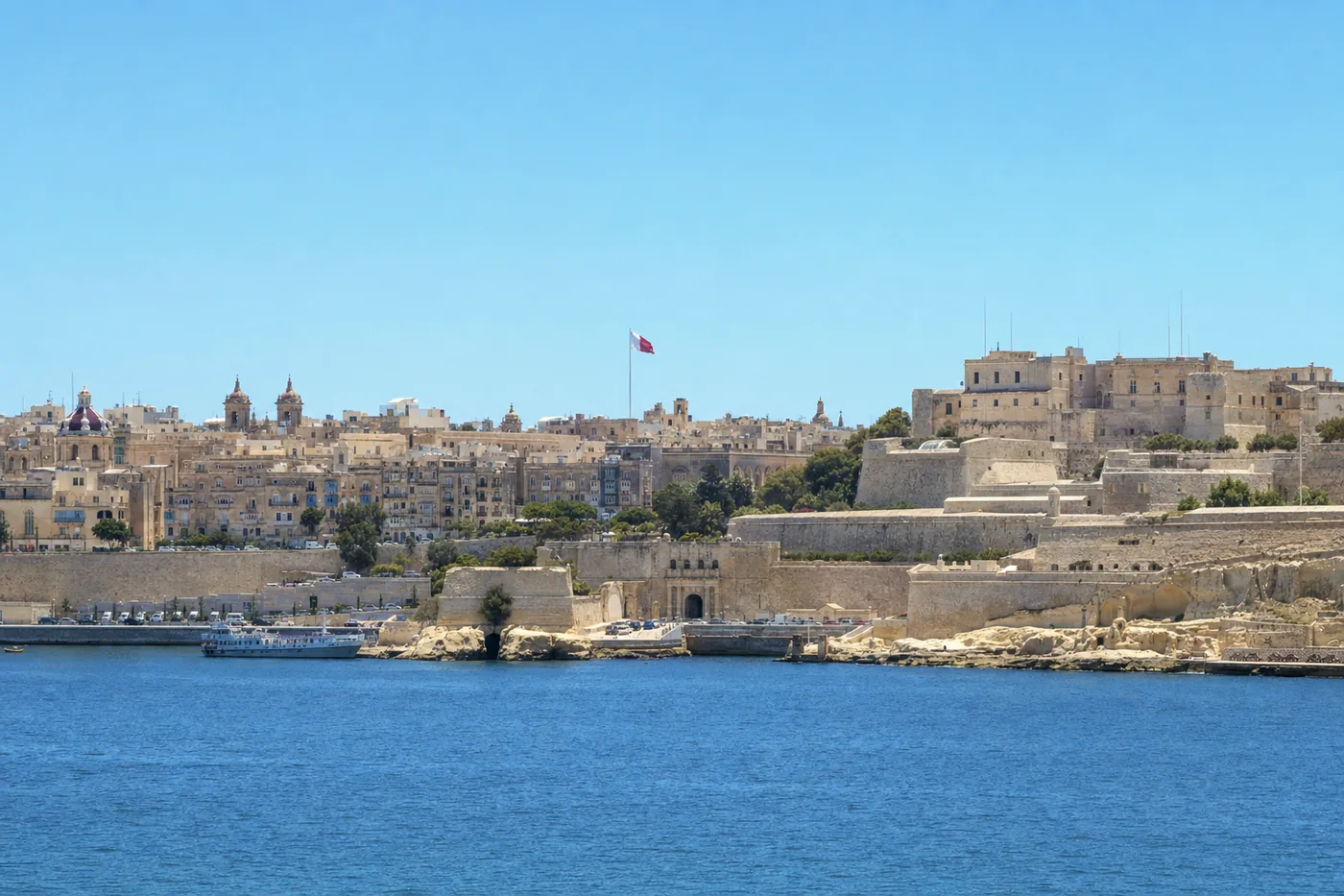 Malta – tunnettu maamerkki ja maan lippu