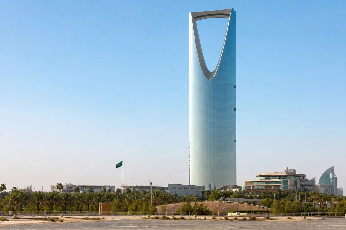 Saudi-Arabia – tunnettu maamerkki ja maan lippu